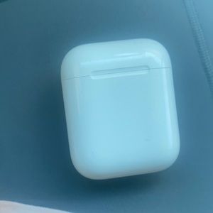 Apple Airpod charging case.